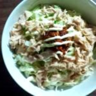 食べるラー油で仕上げるサラダうどん